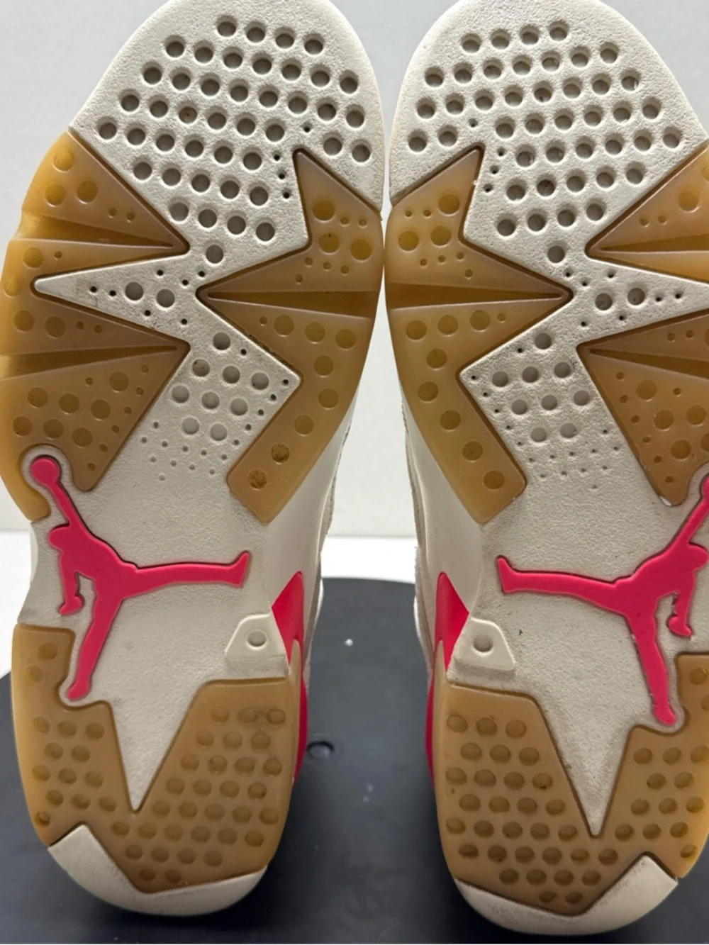 Nike 555475-125 as close